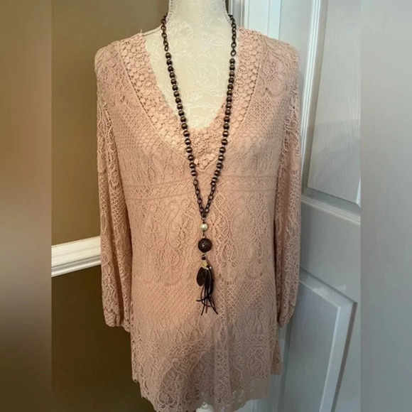 Nude / Light Pink Lace‎ Dress - Picture 7 of 12